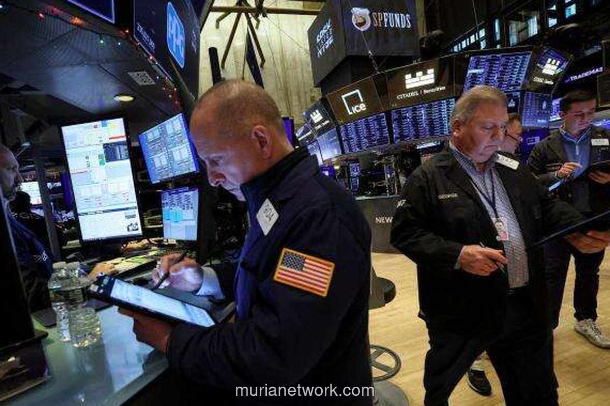 Wall Street Beringsut di Tengah Data Tenaga Kerja dan Ketegangan Mahkamah Agung