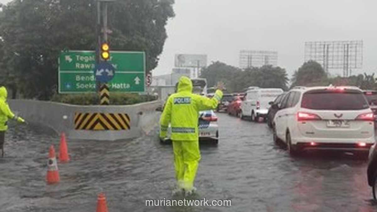 Genangan 40 Cm di Rawa Bokor Lumpuhkan Arus Tol Cengkareng