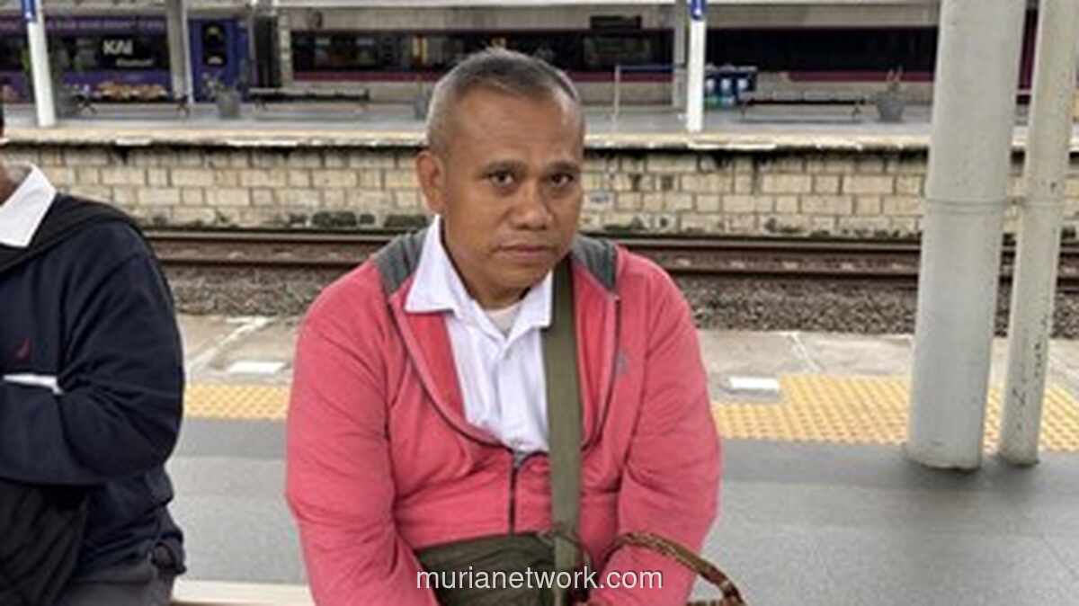 Derasnya Hujan, Derasnya Perjuangan: Kisah Para Pekerja yang Bertaruh dengan Banjir