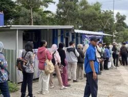 Antrean Panjang di Depok, Penumpang Transjakarta Rindu Halte Permanen