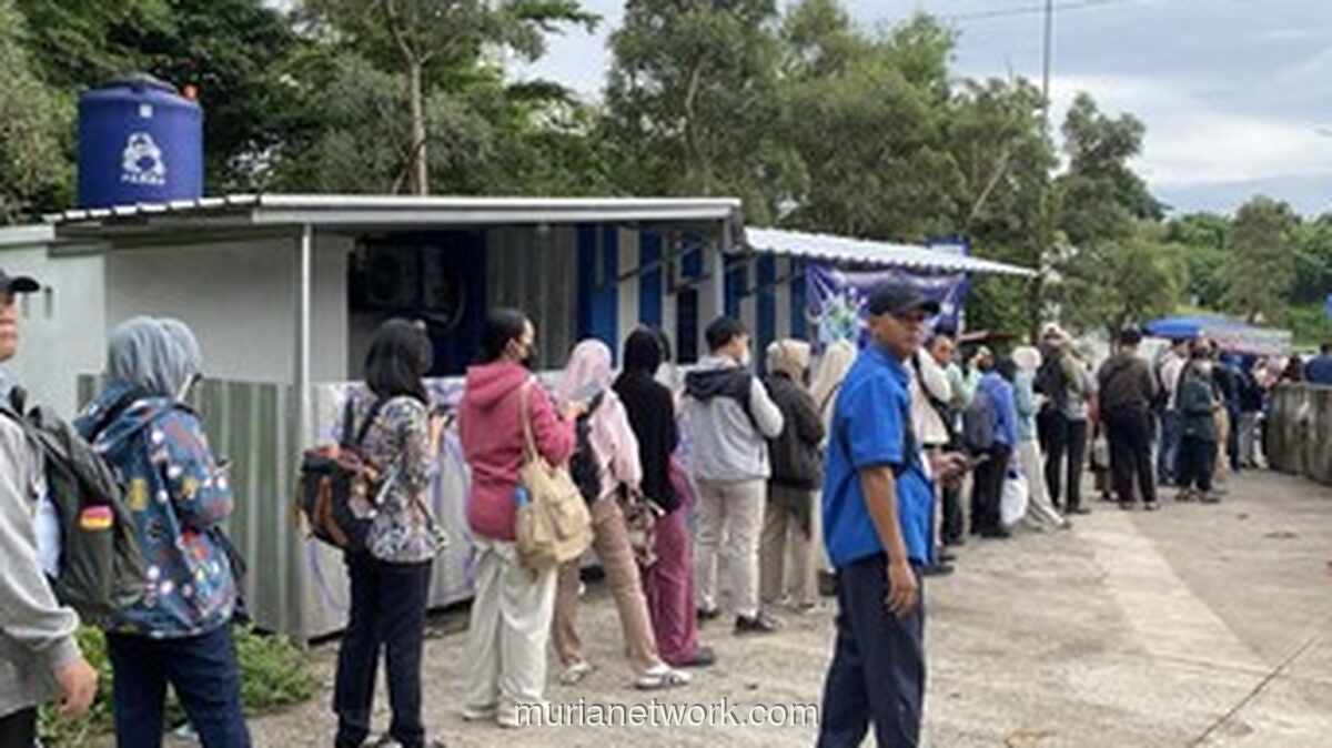 Antrean Panjang di Depok, Penumpang Transjakarta Rindu Halte Permanen
