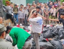 Sampah Menumpuk di Balik Meja Wali Kota, Mahasiswa Geruduk Balai Kota Tangsel