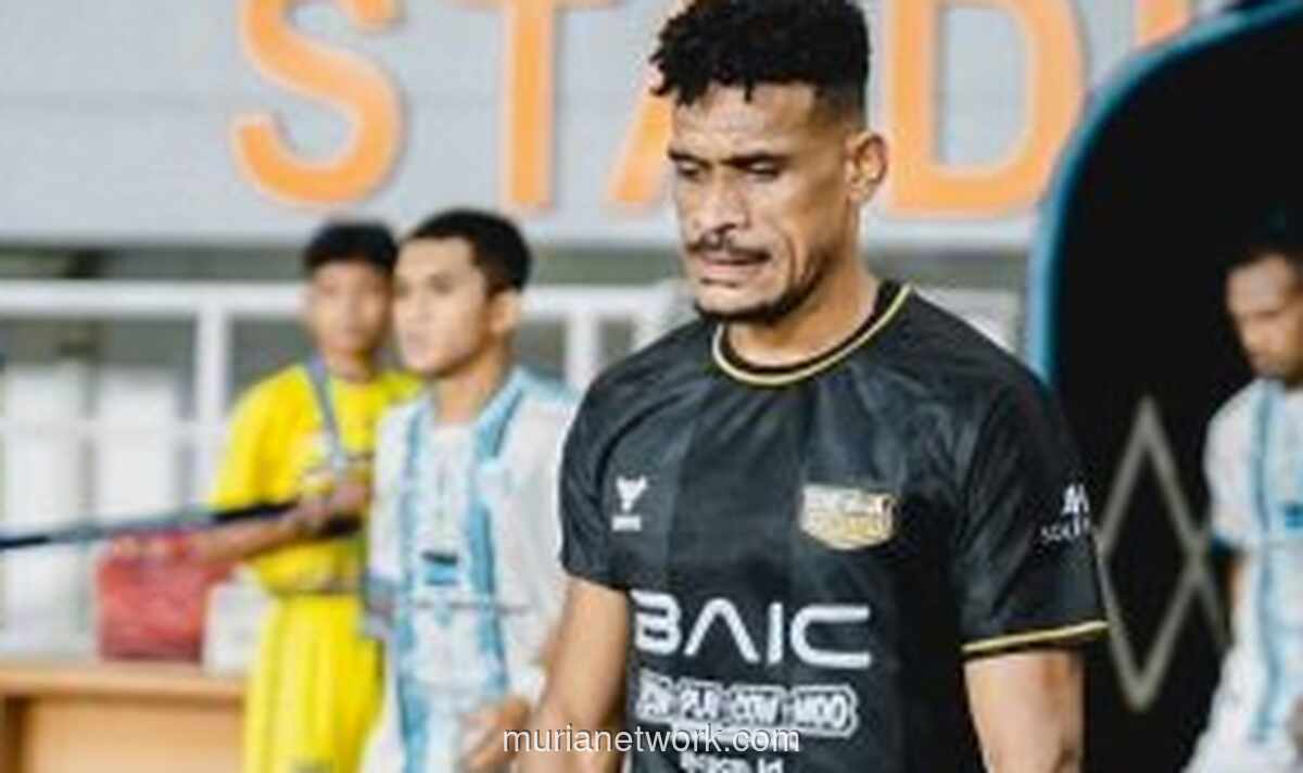 Kapten di Lapangan, Rumor di Pasar: Ricky Kambuaya dan Dua Wajah yang Berbeda