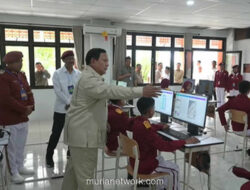 Prabowo Penuhi Permintaan Siswa Berfoto Usai Resmikan 166 Sekolah Rakyat