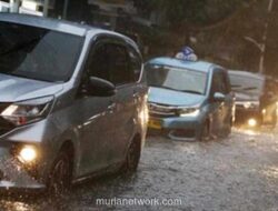 Flyover Pesing Tergenang Lagi, Saluran Tersumbat Jadi Biang Kerok