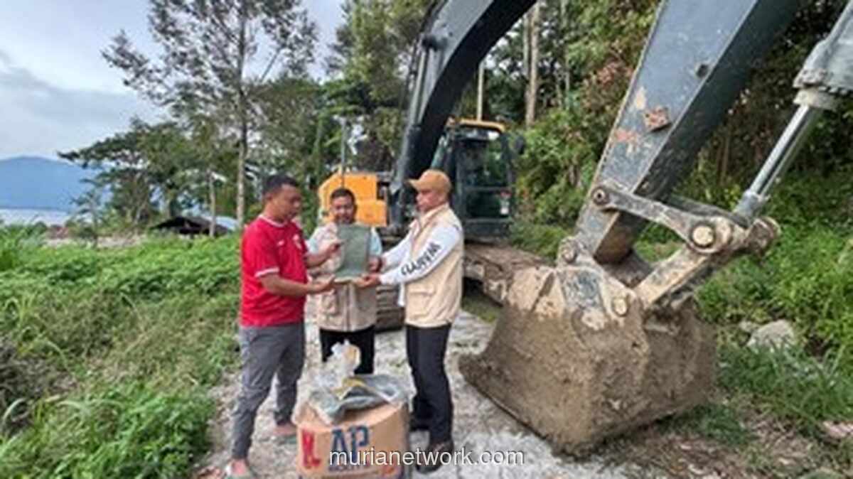 Ekskavator Dikirim Andre Rosiade untuk Tangani Longsor di Maninjau