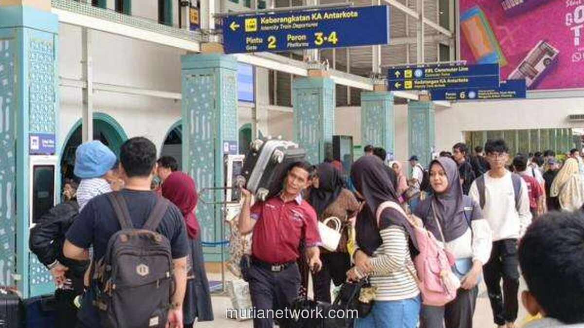 Stasiun Pasar Senen Diserbu 30 Ribu Pemudik di Awal Libur Isra Mikraj