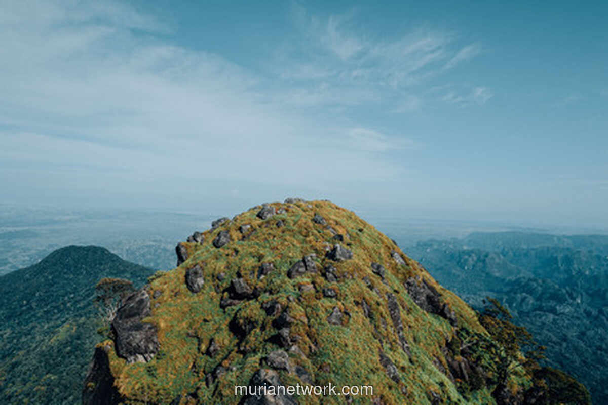 Medan Ekstrem Bulusaraung: Tantangan Berat di Balik Pesona dan Tragedi