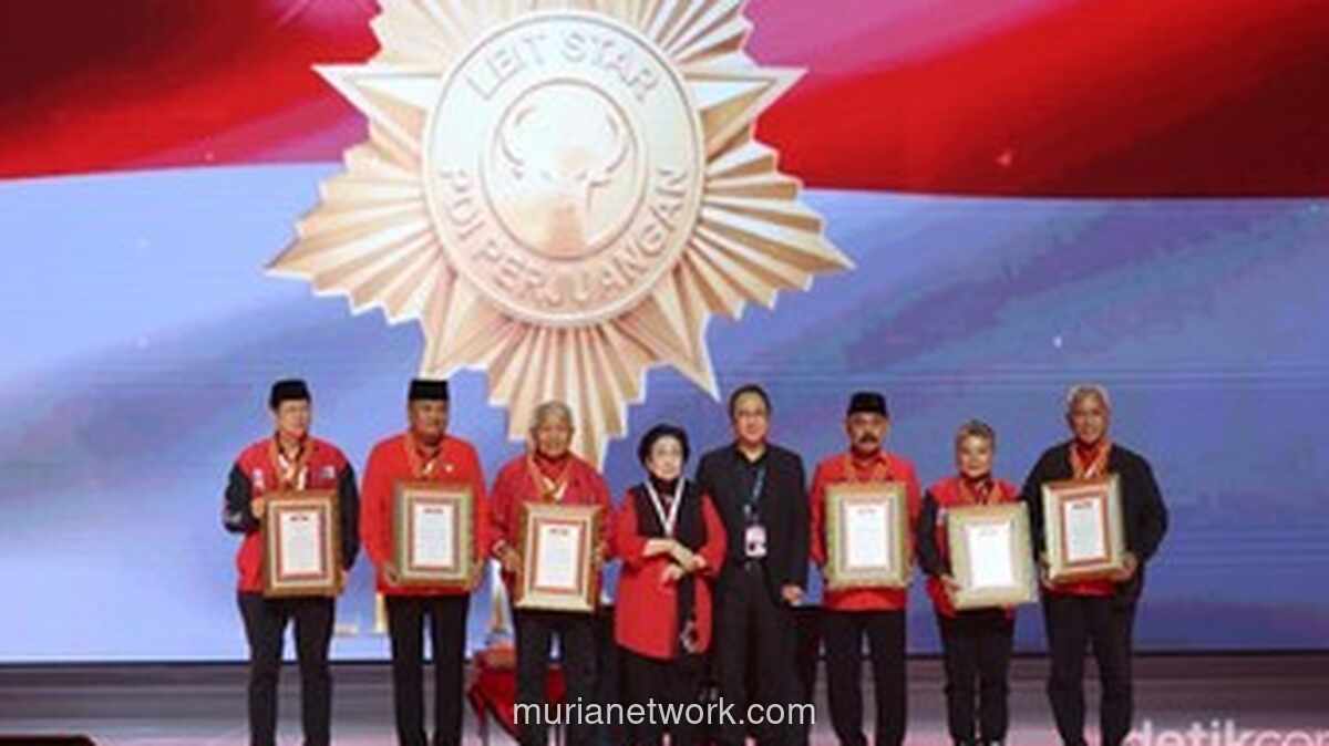 Megawati Sematkan Penghargaan Tertinggi untuk Enam Kader Senior PDIP