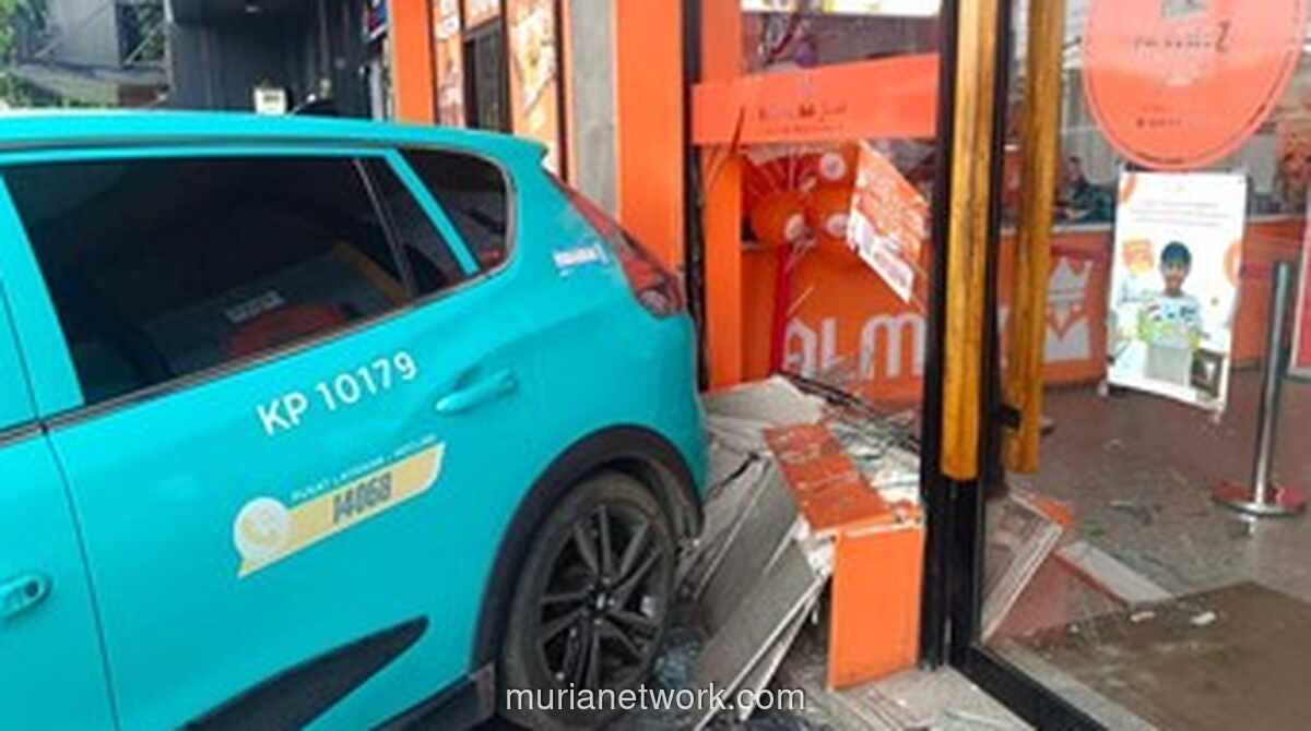 Taksi Listrik Melaju Sendiri, Hancurkan Restoran Ayam di Tangerang