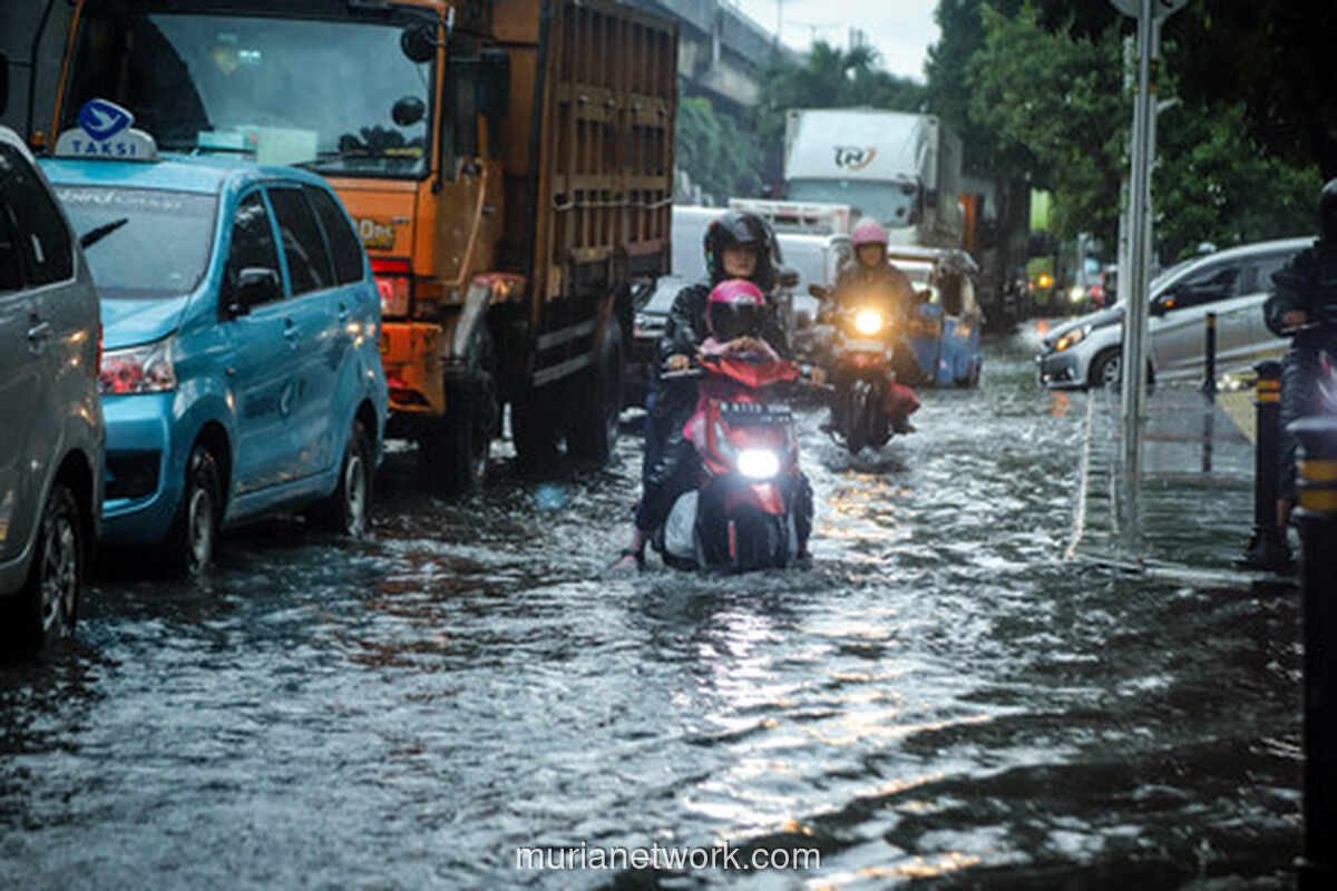 Banjir Lumpuhkan Arteri, Polisi Izinkan Motor Masuk Tol
