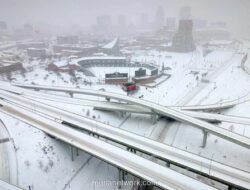 Badai Salju Tewaskan Sepuluh Jiwa, Ratusan Ribu Rumah Gelap Gulita di AS