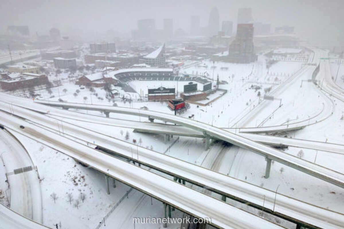 Badai Salju Tewaskan Sepuluh Jiwa, Ratusan Ribu Rumah Gelap Gulita di AS