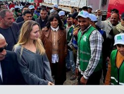 Angelina Jolie Berdiri di Rafah, Soroti Blokade Gaza di Musim Dingin yang Menggigit