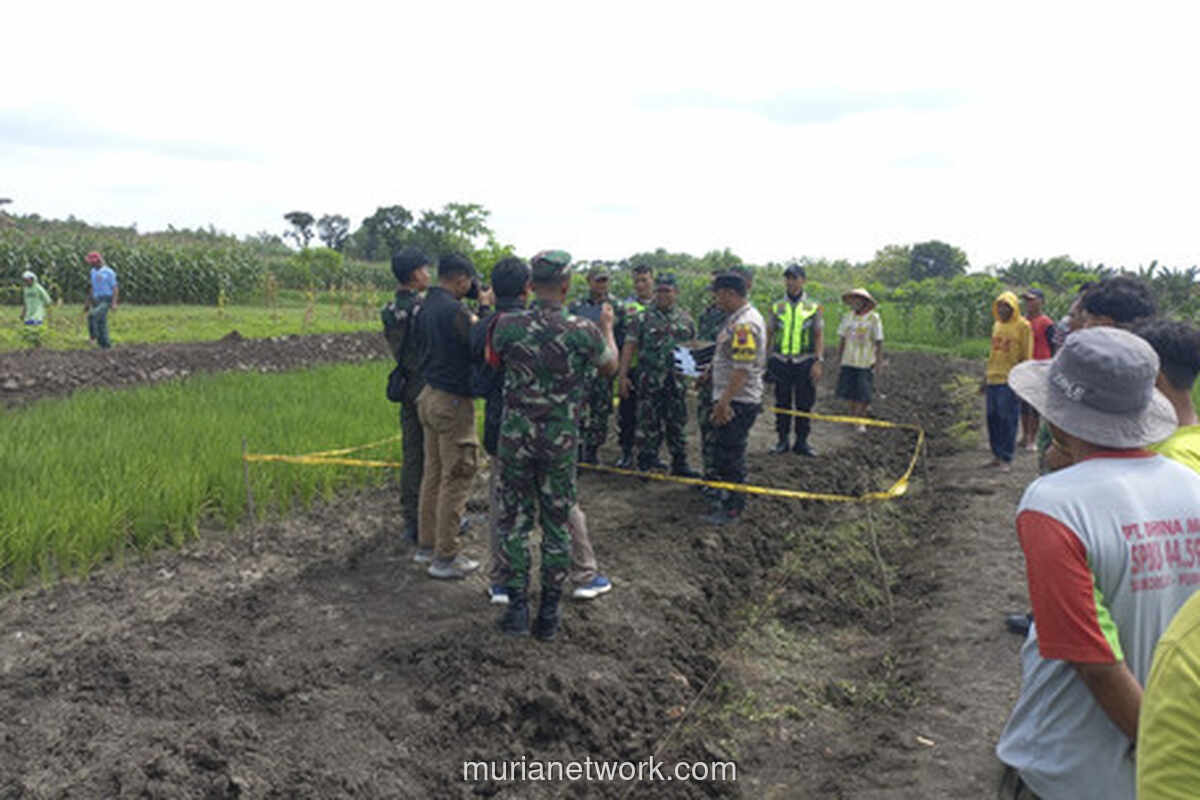 Cangkul Petani Grobogan Tertancap di Mortir Peninggalan Perang