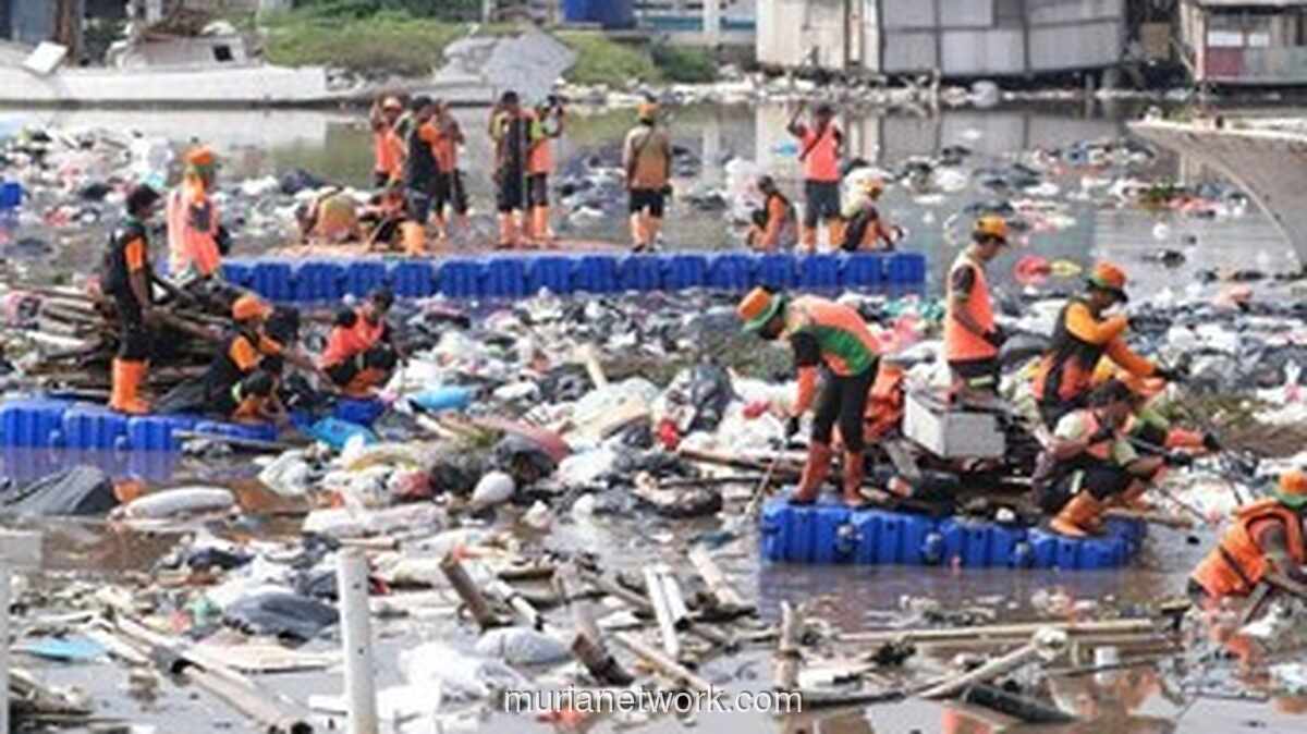 137 Ton Sampah Berhasil Dipindahkan dari Muara Baru dalam Tiga Hari