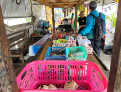 Angkringan Legendaris di Sleman Bertahan dengan Gorengan Rp 500, Meski Hujan Deras Tak Halangi Pelanggan