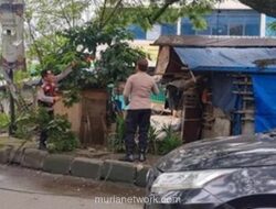 Kabel Listrik Bergelantungan Picu Kemacetan di Jalan Otista