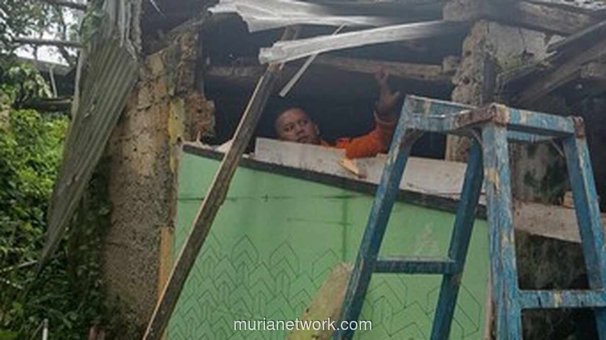 Angin Kencang Robohkan Kamar Warga Bogor, Empat Penghuni Terpaksa Mengungsi