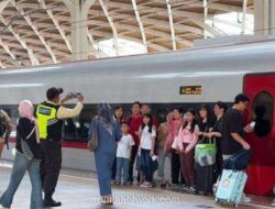Tiket Promo Whoosh Ludes, Penumpang Serbu Kereta Cepat di Libur Isra Mikraj