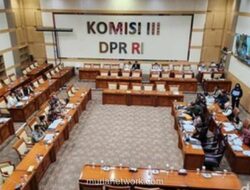 Hakim Ad Hoc Berunjuk Rasa ke DPR, 13 Tahun Hidup Tanpa Gaji Pokok