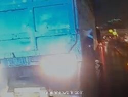 Truk Dump Pecah Ban di MT Haryono, Arus Lalu Lintas Tetap Terkendali