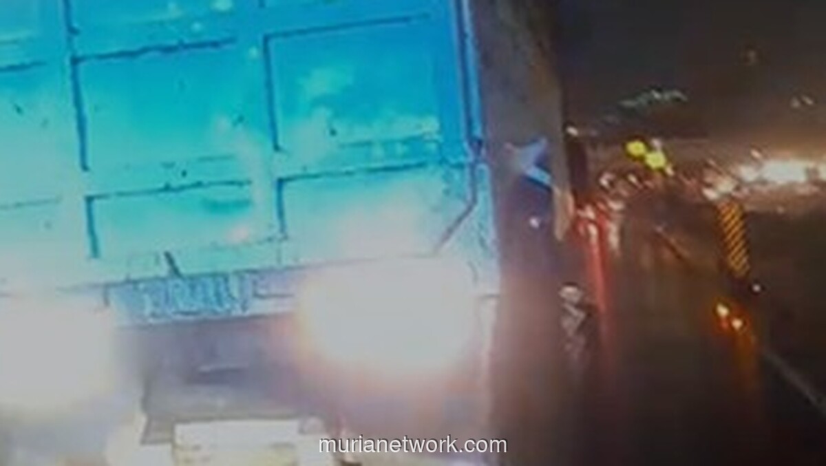 Truk Dump Pecah Ban di MT Haryono, Arus Lalu Lintas Tetap Terkendali