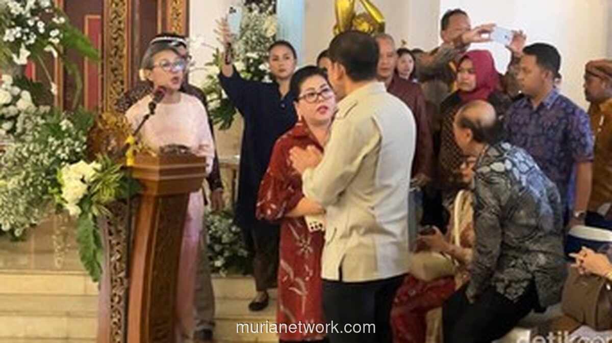 Mikrofon Dimatikan Saat Putri Keraton Solo Naik Mimbar Protes SK Pelaksana Tugas