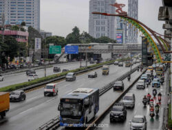 Hujan Deras Lumpuhkan Layanan Transjakarta, Rute Dialihkan dan Ditangguhkan