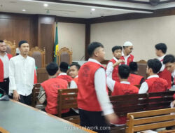 Dua Aktivis Demo Divonis 7 Bulan Bui Akibat Rusak Mobil Pejabat