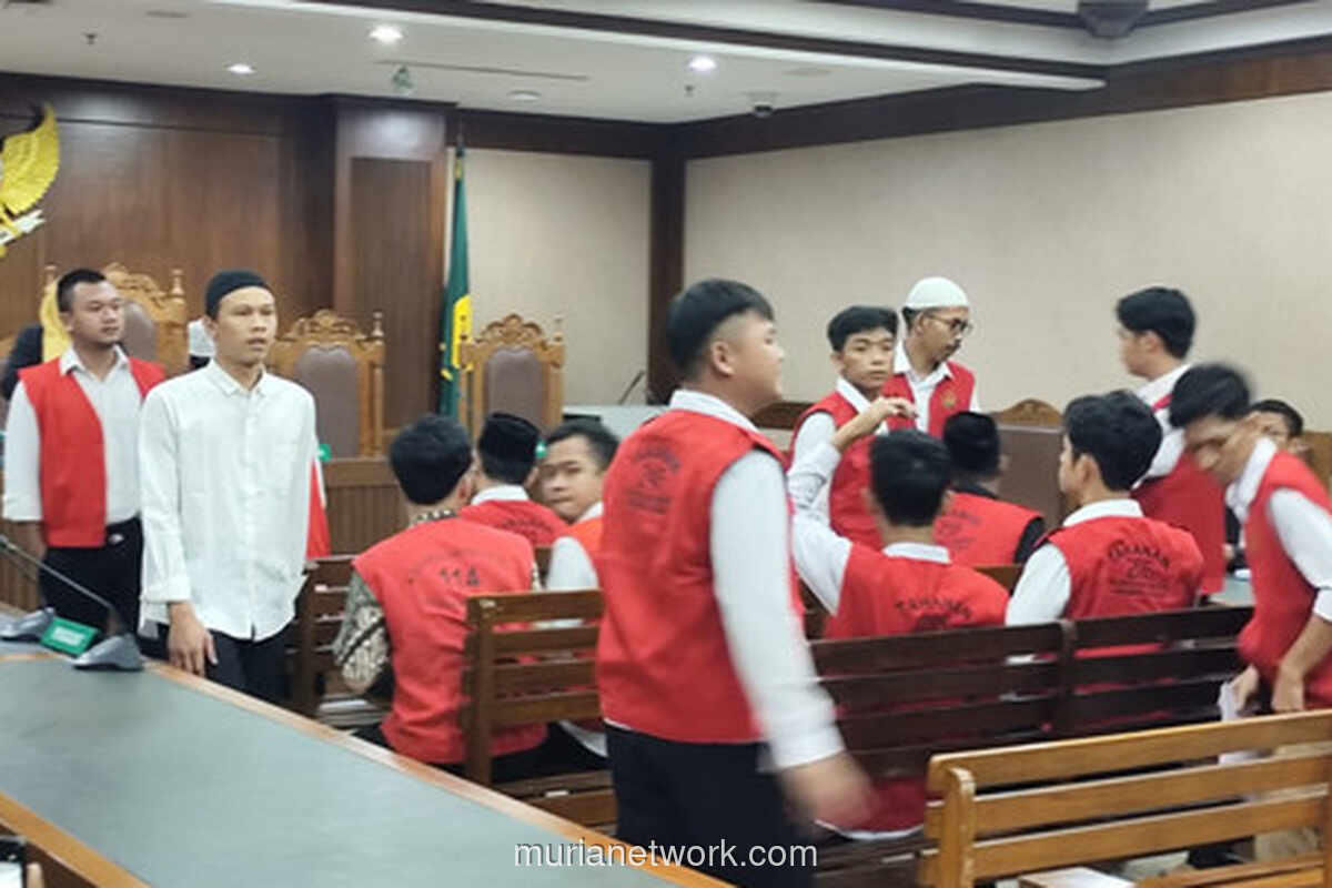 Dua Aktivis Demo Divonis 7 Bulan Bui Akibat Rusak Mobil Pejabat