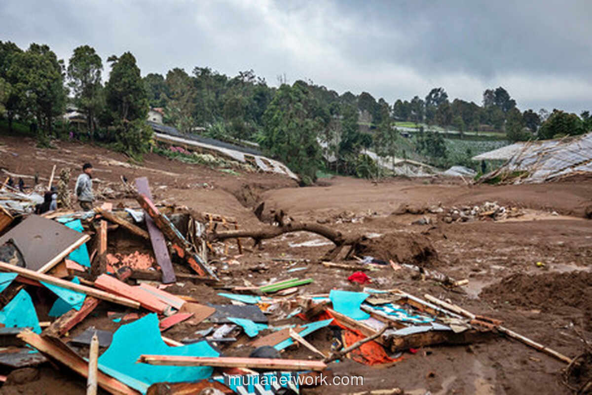 Tanah Longsor Cisarua: 10 Tewas, 82 Warga Masih Dicari di Tengah Hujan Deras