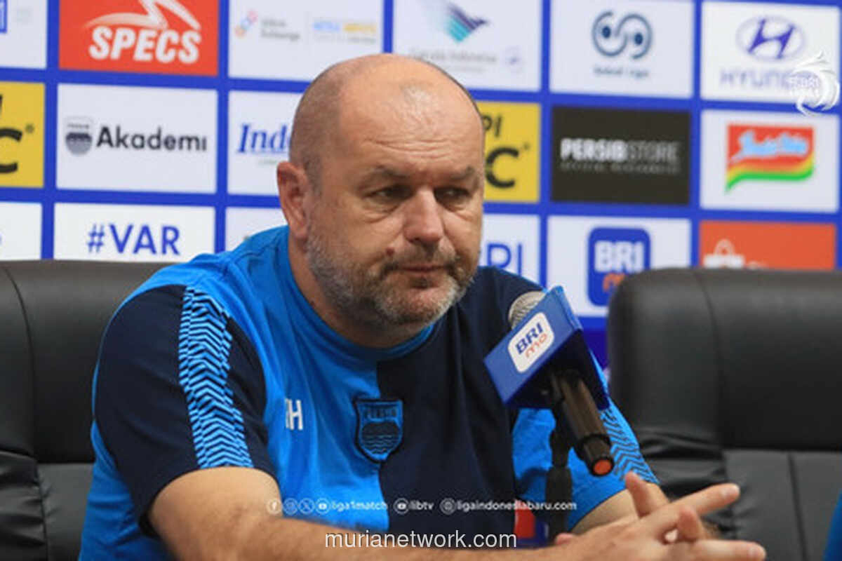 Pelatih Persib Bandung: Perjalanan Tandang di Indonesia Setara Portugal ke Kazakhstan