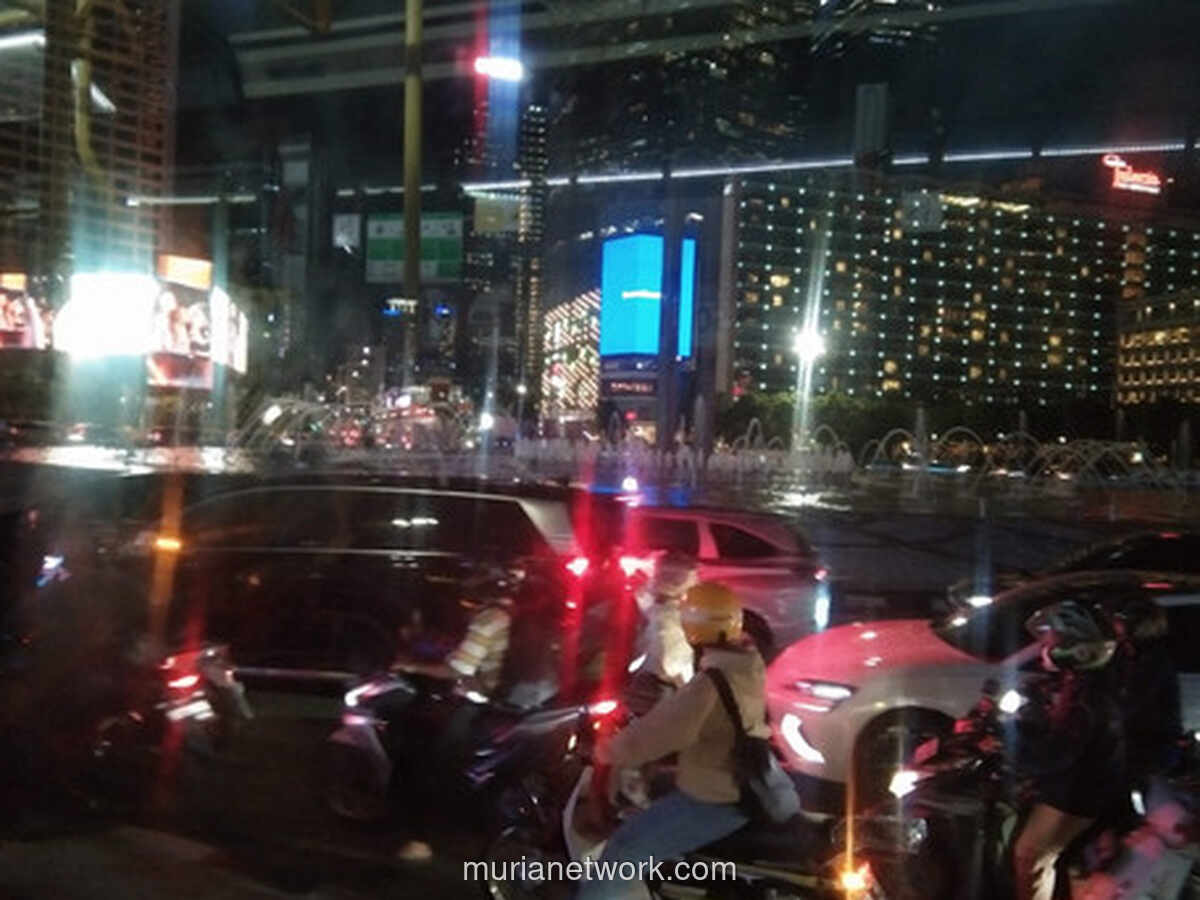 Malam Larut di Bandung, dan Kenangan yang Tak Kunjung Pergi