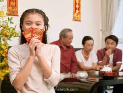 Merah, Reuni, dan Harapan: Mengulik Makna di Balik Ritual Imlek 2026