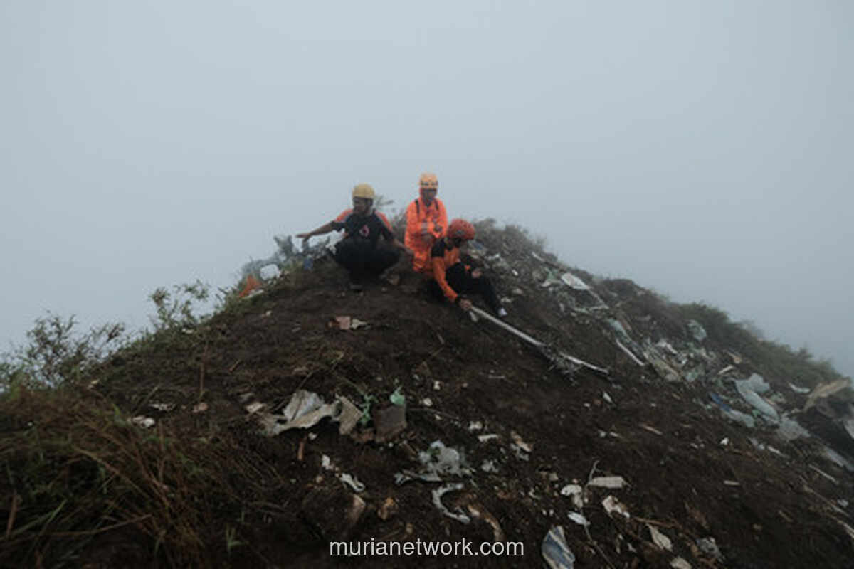 Tim SAR Berjuang Melawan Medan Ekstrem di Pencarian Korban ATR 42-500