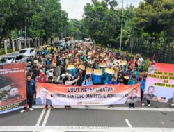 Massa Serbu OJK, Tuntut Pertanggungjawaban atas Hilangnya Aset Jiwasraya Rp377 Miliar