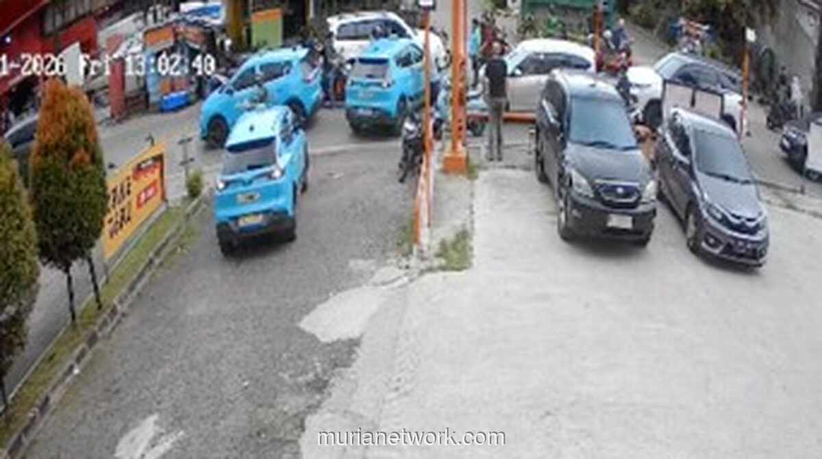 Taksi Listrik Hantu Meluncur Mundur, Hantam Restoran di Tangerang