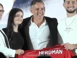 Putri Cantik John Herdman Curi Perhatian di Debut Pelatih Baru Timnas Indonesia
