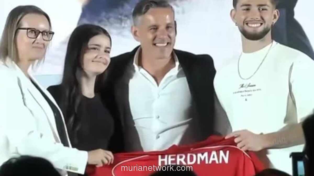 Putri Cantik John Herdman Curi Perhatian di Debut Pelatih Baru Timnas Indonesia