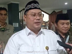 Totalitas Pelayanan Haji: Dari Petunjuk Arah hingga Membersihkan Lansia