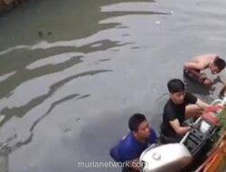 Motor Tercebur di Kali Cileungsi, Pengendara Selamat Berkat Lompatan Cepat