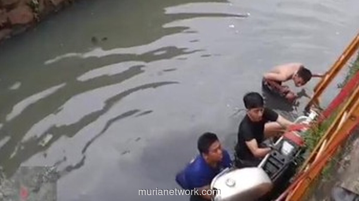 Motor Tercebur di Kali Cileungsi, Pengendara Selamat Berkat Lompatan Cepat