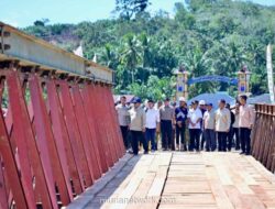 Prabowo Tinjau Langsung Jembatan Darurat dan Posko Kesehatan di Tapsel Pascabencana