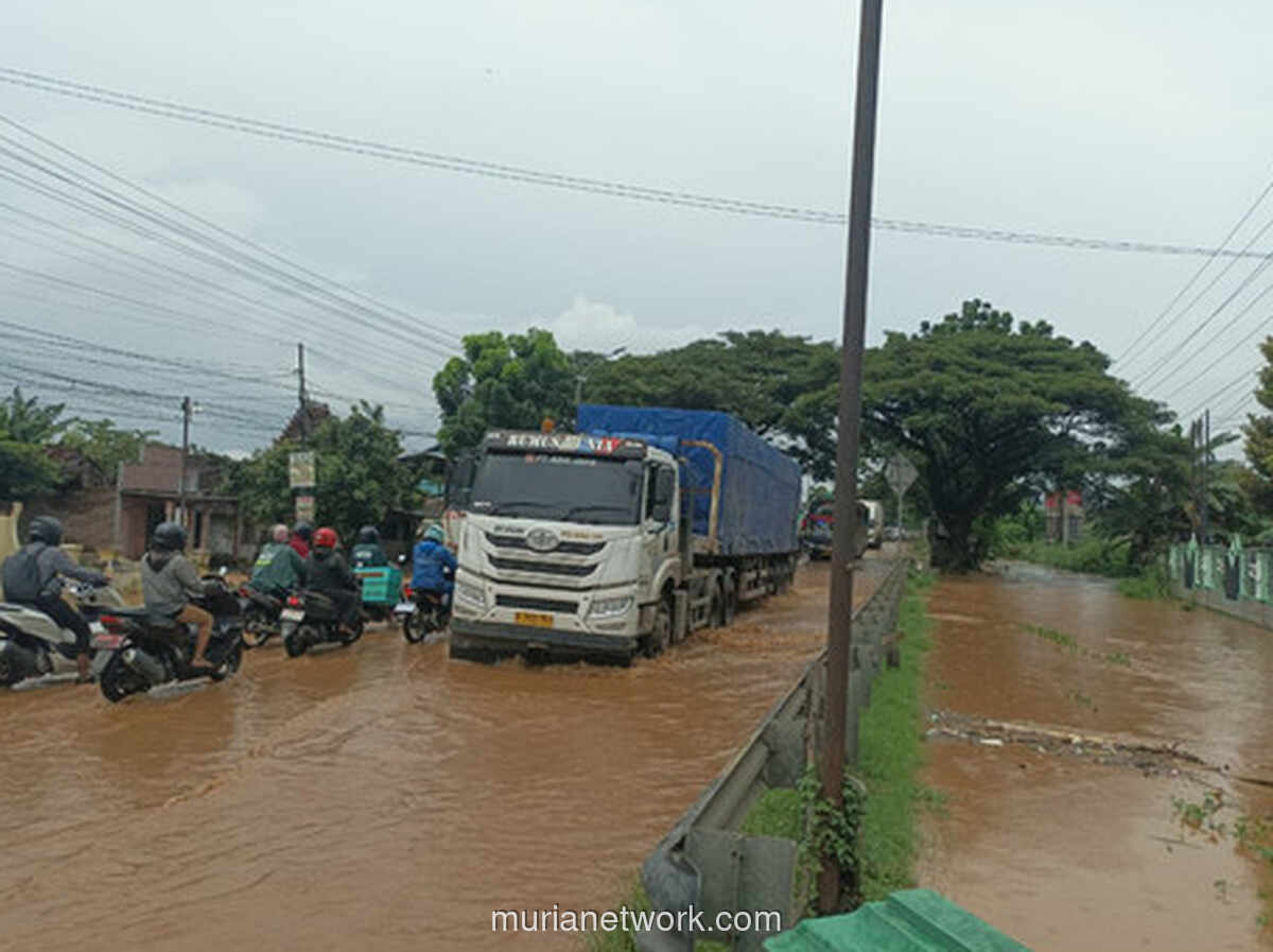 Banjir Lumpur Paralyze Pantura, Lalu Lintas Mengular Dua Kilometer
