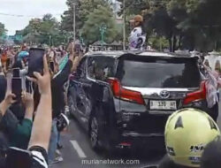 Warga Cirebon Timur Berjubel Sambut Dede April, Juara Ketiga Dangdut Academy 7