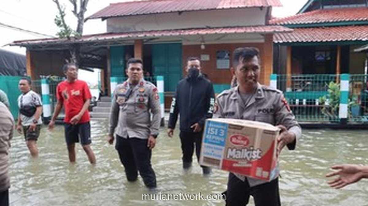 Kapolda Metro Jaya Turun Langsung, Bantuan Polri Dikirim ke Titik Banjir Bekasi