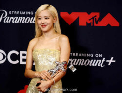 Rosé Ungkap Trik Nyelenehnya Pacaran: Nyamar Jadi Nenek-Nenek demi Hindari Paparazzi