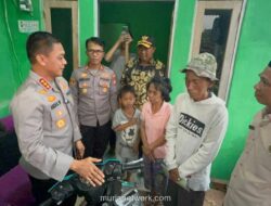 Polisi Beri Motor ke Pedagang Es Gabus Usai Tudingan Spons yang Keliru