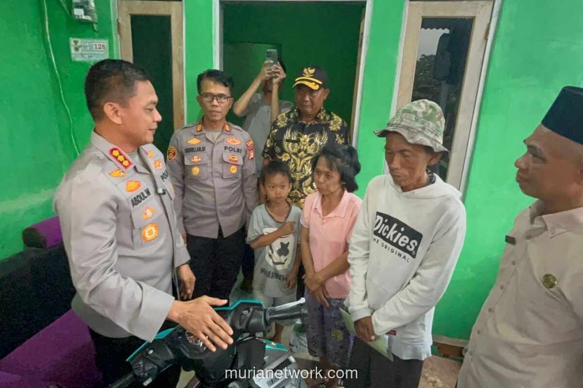 Polisi Beri Motor ke Pedagang Es Gabus Usai Tudingan Spons yang Keliru